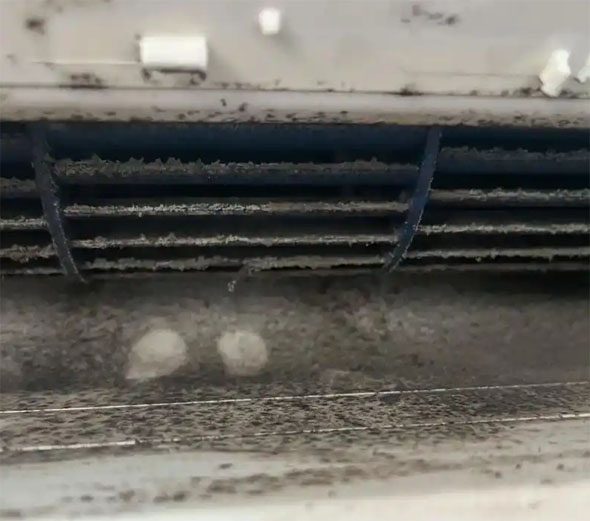 文成空调吹的风有股烧焦味是怎么回事